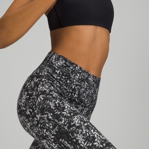🔥 Lululemon Align 21” Blossom Black Size 4 or 6 - Picture 4 of 9